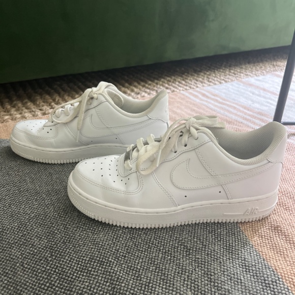 Nike Air Force 1 barely worn! - Picture 3 of 3